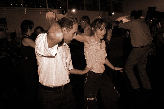 min 2006 12 16 beaune boogie 359 sepia
